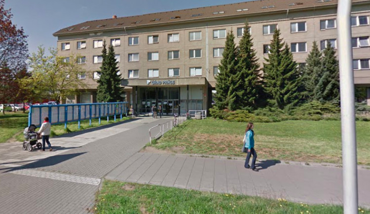 Část příspěvku na živobytí se od prosince bude dávat v poukázkách