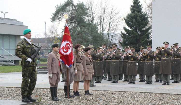 Olomouc si u památníku před Právnickou fakultou připomněla Den za svobodu a demokracii
