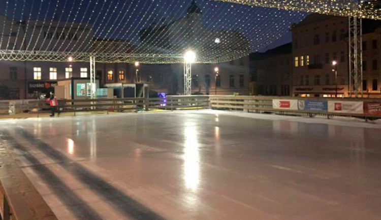 Kluziště na Dolním náměstí je mimo provoz. Technici řeší závadu na agregátu