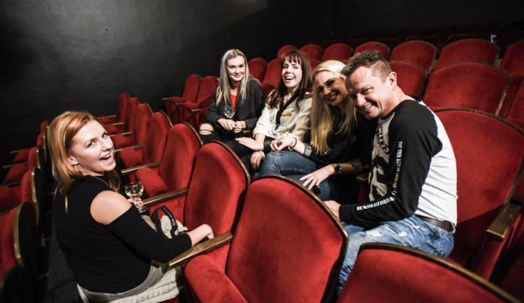 Divadlo Tramtarie pomáhá druhým. Bude prodávat dobročinný punč a uspořádá benefiční koncert