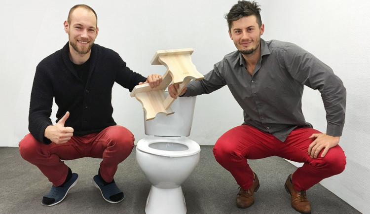 Záchodová stolička štokrle mění způsob, jakým Češi chodí na záchod