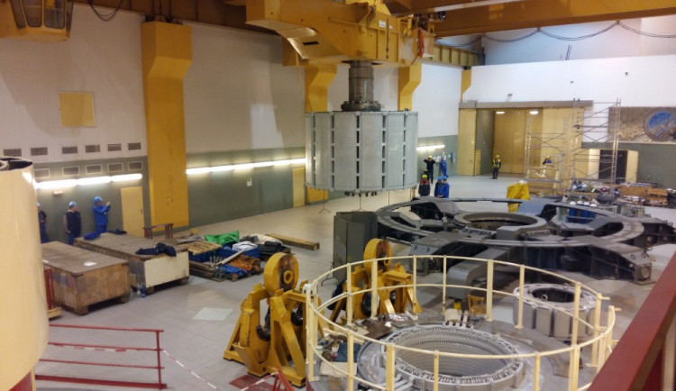 Oprava generátoru za 14 milionů korun na Dlouhých stráních skončila, elektrárna jede na plný výkon