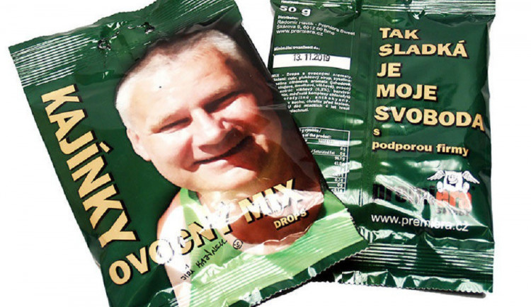 Jak chutná Kajínkova svoboda? Začaly se vyrábět ovocné bonbóny Kajínky