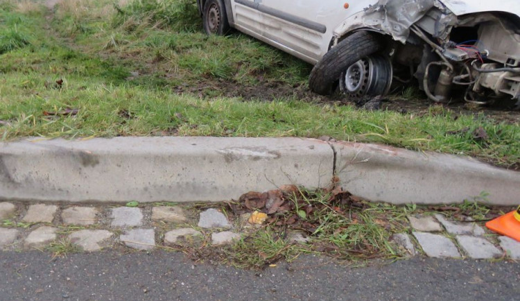 Opilý řidič havaroval se svým autem před Sv. Kopečkem, měl v sobě 2,62 promile