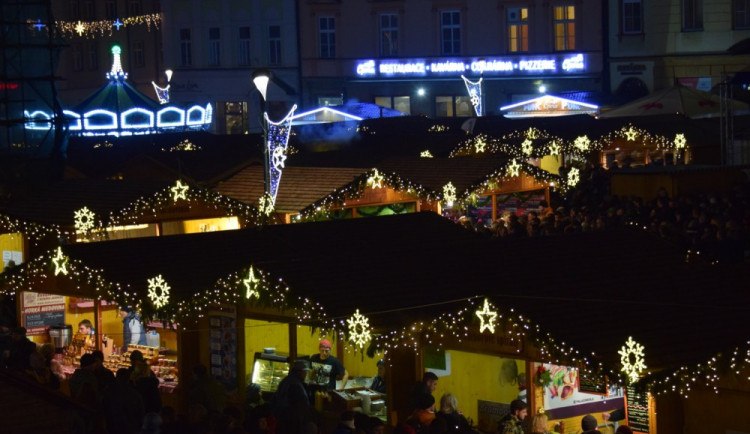 Policie zvyšuje bezpečnostní opatření během adventu. Zaměřuje se na trhy i obchodní centra