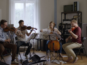 Herci z Kvarteta se rok učili hrát na hudební nástroje. Nyní jde film natáčený v Olomouci do kin