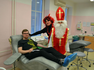 Běžte darovat krev na Mikuláše, dostanete od něj malý dárek navíc