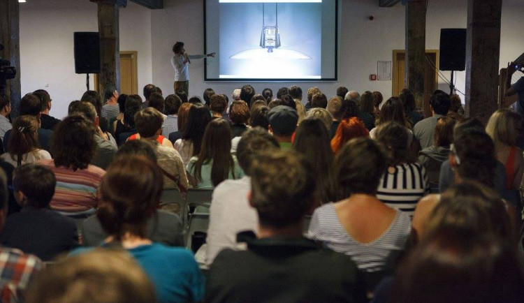 Letošní poslední PechaKucha ve vánočním rytmu, odehraje se v prostorách Vaultu 42