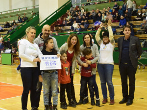 FOTO: Volejbalistky vyhrály charitativní zápas proti Olympu, na školu CREDO se vybralo 13 875 korun