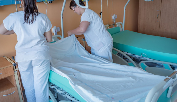 Předvánoční dárek od FN Olomouc: Nemocnice obměňuje staré matrace