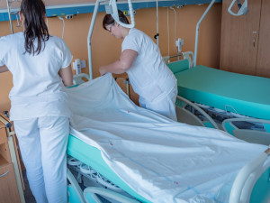 Předvánoční dárek od FN Olomouc: Nemocnice obměňuje staré matrace