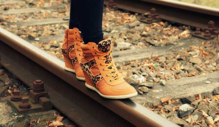 U Štěpánova srazil expres člověka