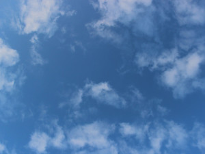 POČASÍ NA PONDĚLÍ: Ráno bude oblačno, během dne se vyčasí