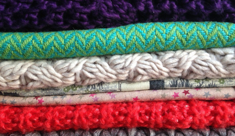 Olomoucká charita obleče na zimu až tisíc lidí v nouzi, jednu várku pošle i na Ukrajinu