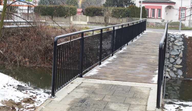 Oprava dalších dvou lávek je u konce. Od začátku prosince slouží veřejnosti