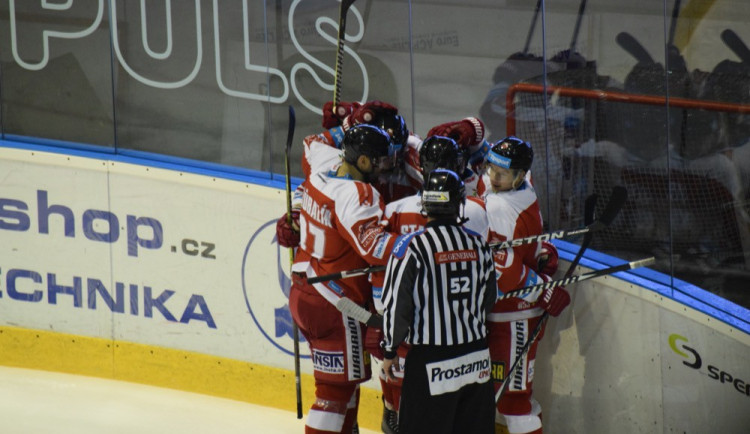 Hokejisté nadělili dodatečně fanouškům krásný vánoční dárek, Zlín porazili 1:0