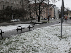 V Olomouckém kraji před polednem hustě sněžilo, zejména ve vyšších polohách jsou silnice pod sněhem