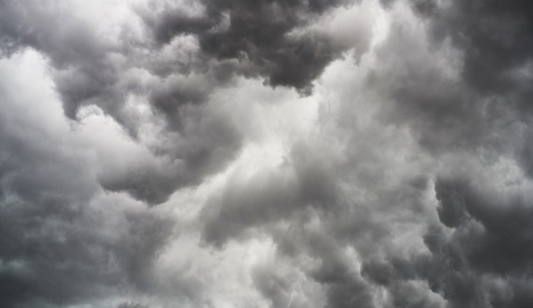 POČASÍ NA PÁTEK: Bude oblačno s občasnými přeháňkami