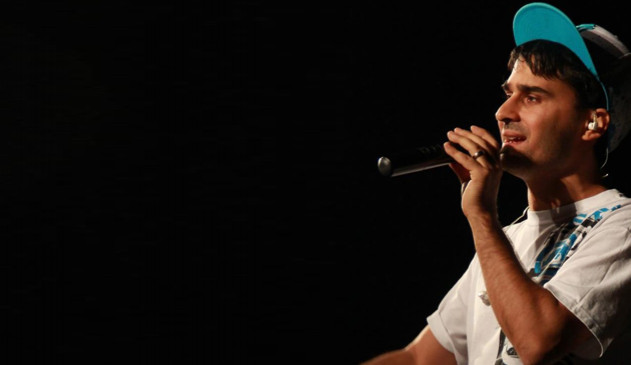 Muž z Prostějova vyhrožoval na facebooku zpěvákovi, dnes jde k soudu