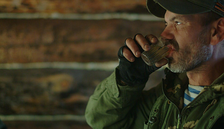 Bezdomovec ukradl vodku, pak chtěl bojovat s policisty