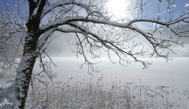 POČASÍ NA PÁTEK: Ve vyšších polohách by mělo sněžit