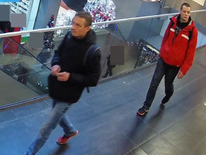 VIDEO: Muži ukradli v Galerii Moritz elektroniku za téměř dvacet tisíc