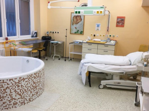 Nová relaxační vana je připravena pro rodičky v Nemocnici Šternberk