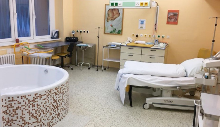 Nová relaxační vana je připravena pro rodičky v Nemocnici Šternberk