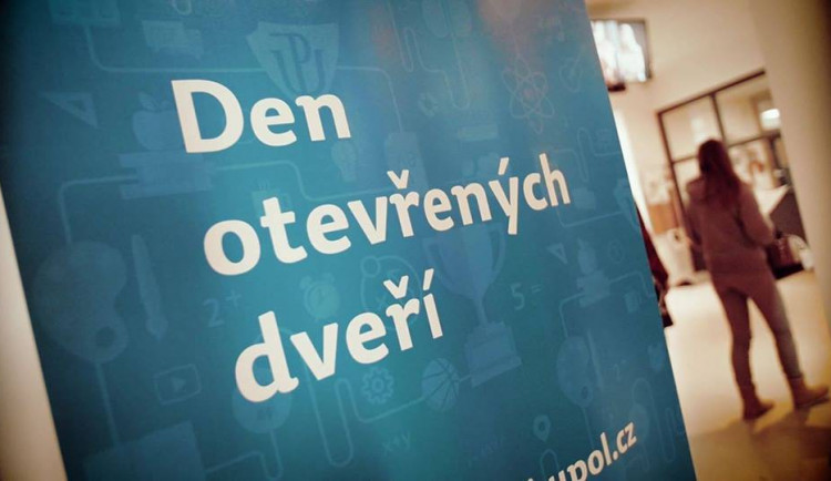 Univerzita v sobotu otevírá své brány pro uchazeče o studium. Pomůže jim i speciální mobilní aplikace