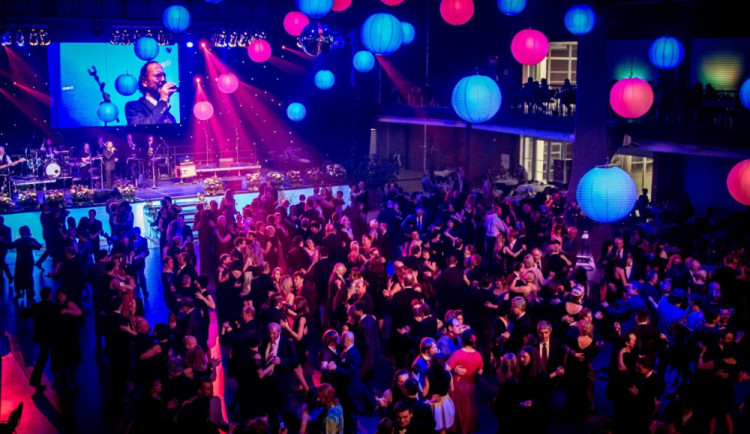 Ples mezi květy letos rozzáří Petra Janů a atmosféra osmdesátek