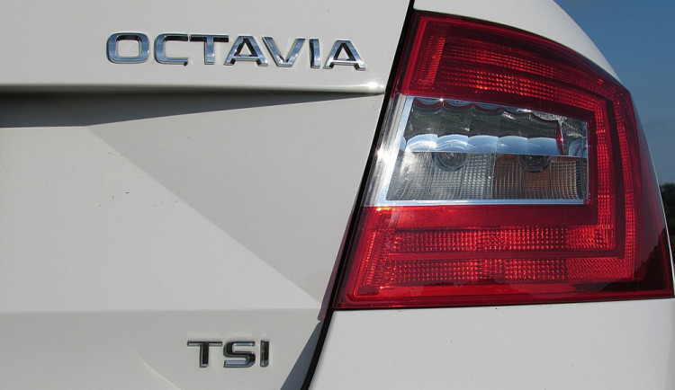 Policie v Olomouci řeší od pondělí hned dvě krádeže aut Škoda Octavia, obě auta byla odcizena ve stejnou noc