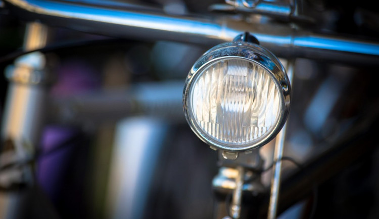 Čtyřiadvacetiletý řidič srazil dvaapadesátiletého cyklistu, ten na místě zemřel