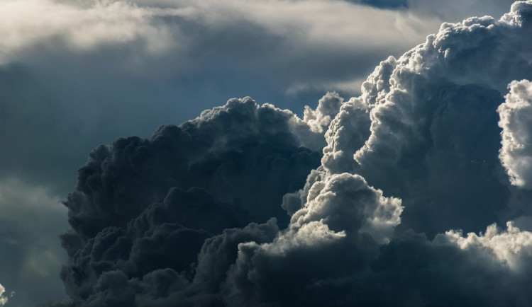 POČASÍ NA STŘEDU: Čekáme polojasno až oblačno, někde i s přeháňkami