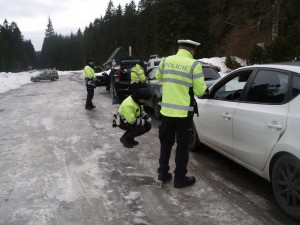 Námraza nebo led na autě? Policisté kontrolovali, zda řidiči neohrožují bezpečnost provozu