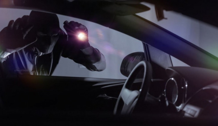 O víkendu došlo v Olomouci ke dvěma vloupáním do aut, kradlo se zimní vybavení