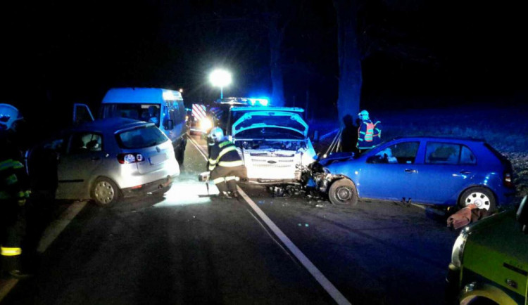 AKTUALIZOVÁNO: Silnice mezi obcemi Bukovice a Písařov je po těžké nehodě opět průjezdná