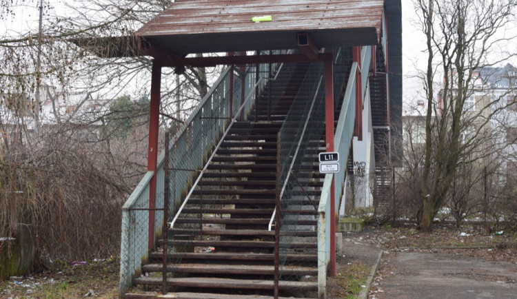 Město zvažuje možnost, že místo zrušené lávky přes trať v Hejčíně nechá vybudovat podchod
