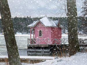 POČASÍ NA NEDĚLI: K večeru by mohlo slabě sněžit