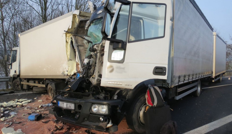 Provoz na D35 ve směru od Mohelnice na Olomouc je po nehodě dvou kamionů obnoven