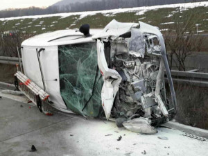Nehoda dvou aut v pondělí uzavřela dálnici ve směru z Olomouce na Ostravu