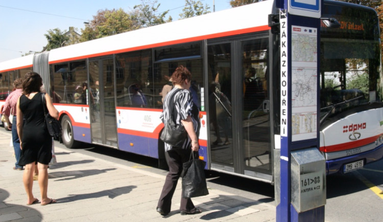 PŘEHLED: Od začátku března dochází u některých autobusových linek ke změně jízdního řádu