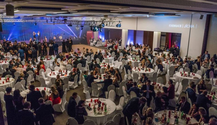 OMEGA Olomoucký ples ve stylu Black & white přinese už v pátek hvězdnou společnost a spoustu neopakovatelných zážitků