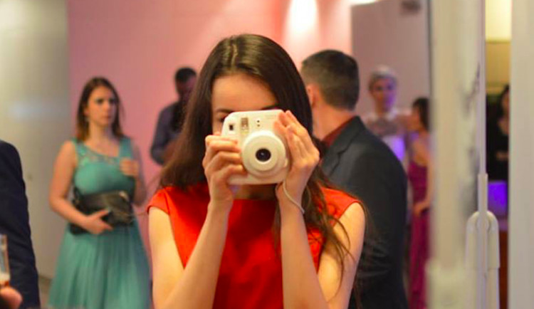 Dámy, nezapomeňte se dnes vyfotit na Olomouckém plesu od Olomoucké Drbny! Ve hře je super cena