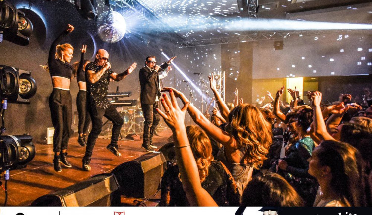 Černobílý Olomoucký ples se vydařil. Hosty bavila Lucie Bílá i legendární East 17