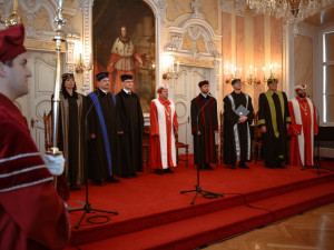 Do čela pěti fakult olomoucké univerzity byli uvedeni noví děkani