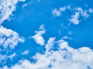 POČASÍ NA ČTVRTEK: Přes den teploty kolem nuly, místy bude až jasná obloha