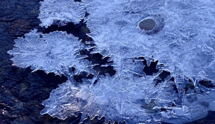 POČASÍ NA PONDĚLÍ: Meteorologové varují před silným mrazem