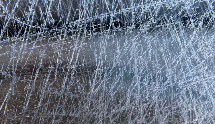 POČASÍ NA ÚTERÝ: Na většině území kraje může slabě sněžit, silně mrznout bude dál