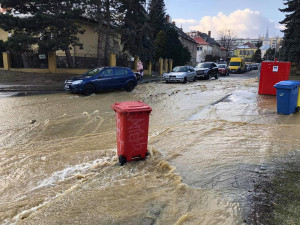 FOTO/VIDEO: Havárie vody na Nové Ulici očima čtenářů