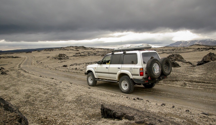 Olomoucká charita vyhlašuje sbírku na auto, které bude po Haiti vozit vodu nebo léky